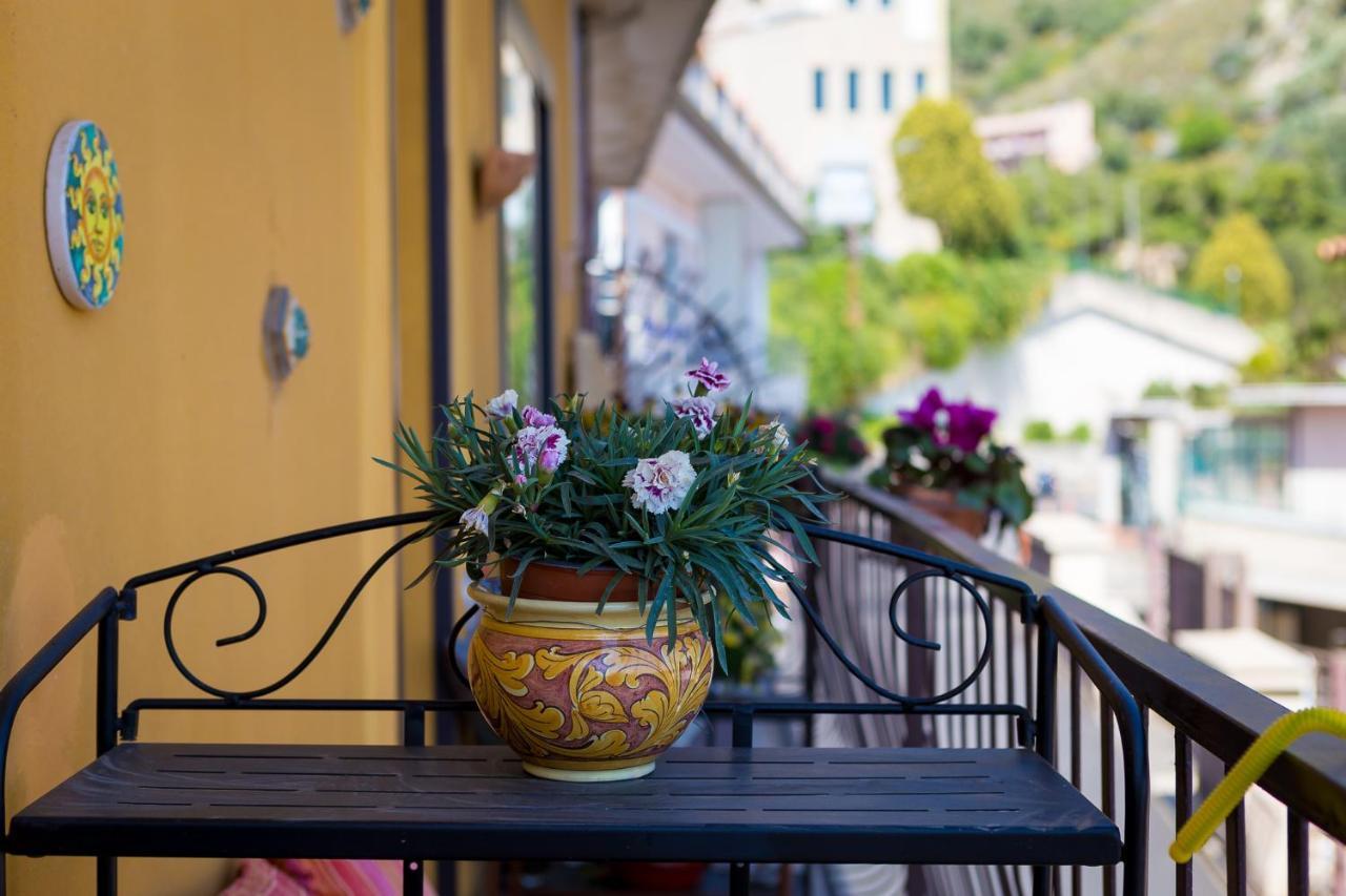 B&B La Casa Gialla ตาออร์มินา ภายนอก รูปภาพ