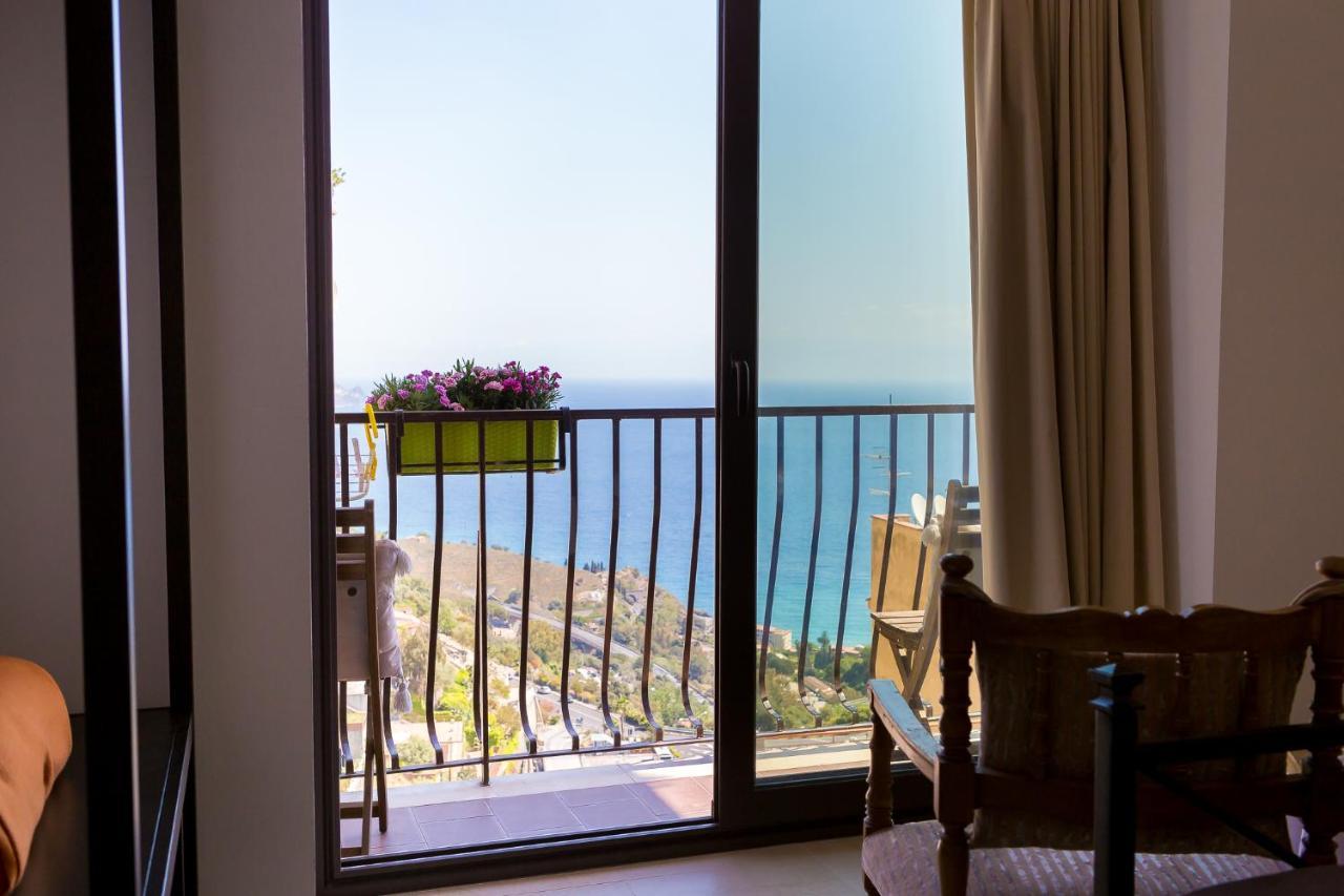 B&B La Casa Gialla ตาออร์มินา ภายนอก รูปภาพ