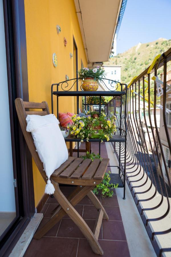 B&B La Casa Gialla ตาออร์มินา ภายนอก รูปภาพ